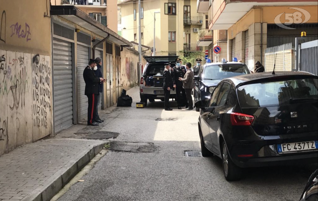 Anziano soffoca la moglie e va dai Carabinieri: ''L'ho uccisa''/VIDEO