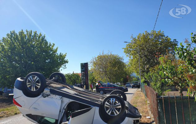 Scontro fatale tra due auto, muore poliziotto in pensione: aveva 62 anni