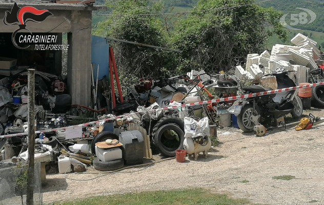 Discarica abusiva con rifiuti abbandonati: scatta il sequestro