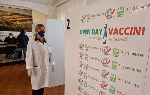 Vaccini in cantina, si chiude con Pfizer. Niente file o attesa