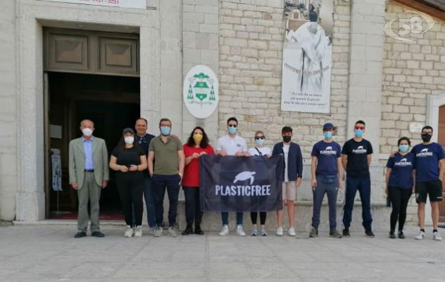 Carpignano "plastic free" ed anche "mozziconi free". «Non possiamo cancellare la plastica ma possiamo utilizzarla in maniera più virtuosa»