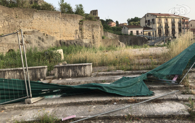 Cantiere con accesso libero: Avellino, degrado e abbandono tra Cimarosa e Castello