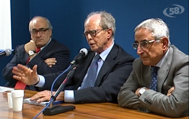 Ospedale di Ariano, Florio rassicura: ''Nessun posto letto in meno''. Sit-in dei cittadini/Video/Intervista