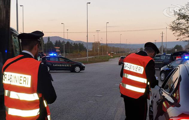 Grottaminarda, in giro con due grossi bastoni: 60enne denunciato dai Carabinieri