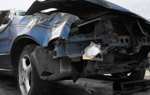 Auto si ribalta: cinque feriti. C'è anche un bambino