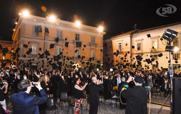 Graduation day per 800 neo laureati, Canfora ai giovani: “E’ l’inizio di nuove sfide"