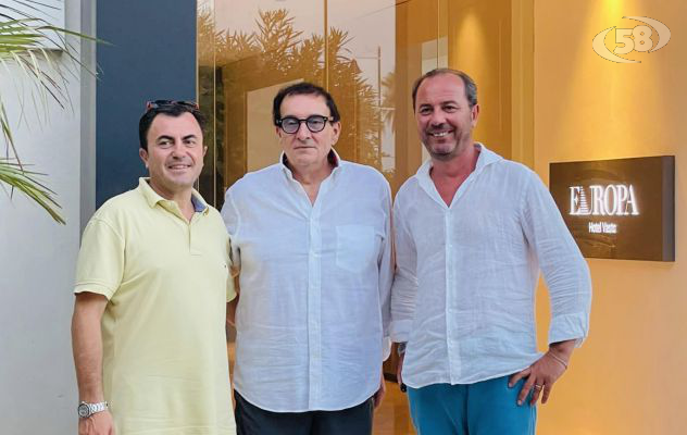 Imprenditori trovano 7mila euro nella busta dei gelati, restituiscono i soldi al legittimo proprietario