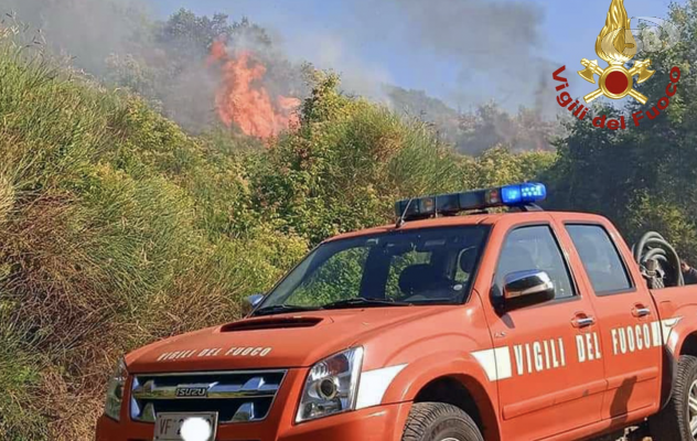 Irpinia, ancora incendi: Vigili del Fuoco impegnati su più fronti