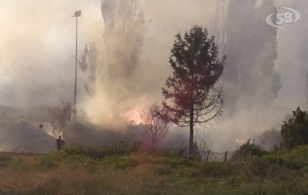 Ancora roghi, rinvenuto in un fondo agricolo 51enne privo di sensi