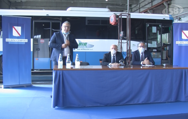 De Luca in visita all'Air: "Abbiamo assunto 250 giovani che potranno lavorare in Irpinia"