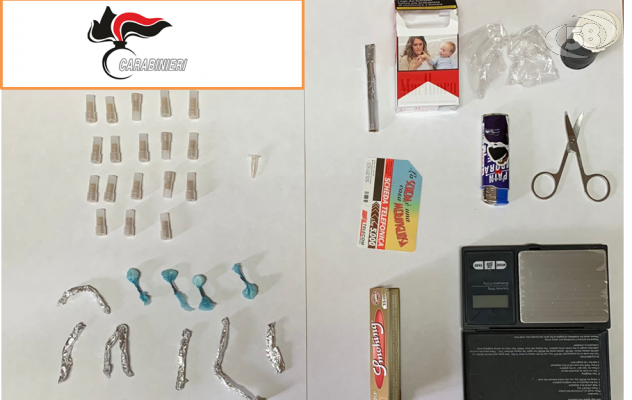 Nascondeva in auto crack, hashish ed eroina: arrestata 45enne 