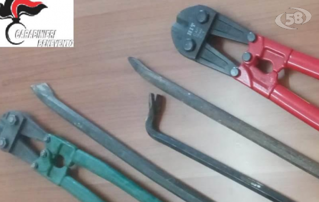 Ruba in un’abitazione, bloccato e arrestato giovane 20enne