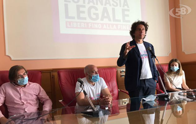 ''Italia pronta per l'eutanasia legale'', boom di firme /VIDEO