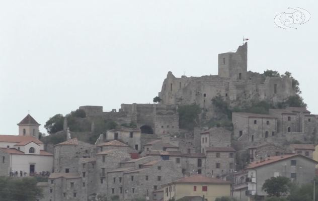 Calabritto, Centanni non molla. Contro di lui Calvanese. Parlano i candidati /VIDEO