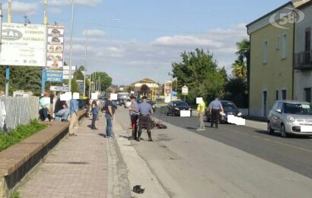 Grave incidente, moto investe pedone: 24enne in codice rosso