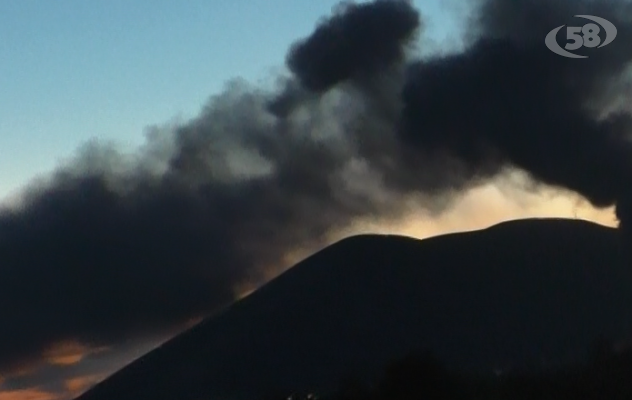 Incendio in fabbrica, Arpac: “Diossine in centro urbano sotto limite rilevabilità”