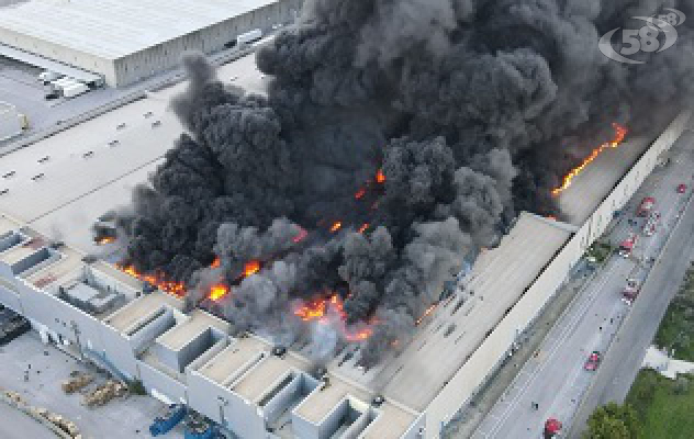 Incendio nella fabbrica, ecco i risultati dei prelievi su terreni e qualità dell’aria