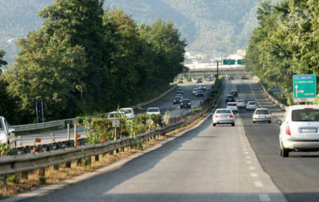 Follia ultras, tifosi della Paganese bloccano il raccordo e aggrediscono gli automobilisti