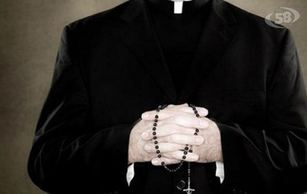 Atti sessuali con un tredicenne, sacerdote arrestato