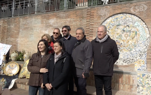 La maiolica arianese torna protagonista, in Piazza Duomo la prima opera /VIDEO