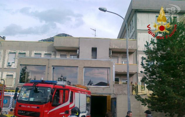 Solofra, fiamme all'Ospedale Landolfi. Intervenute due squadre di Vigili del Fuoco