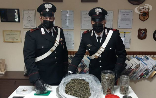 Droga in casa per un valore di 11mila euro, arrestati padre e figlio