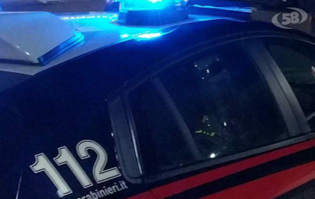 Va a trovare il figlio, 40enne aggredisce ex moglie e figlia minore: arrestato