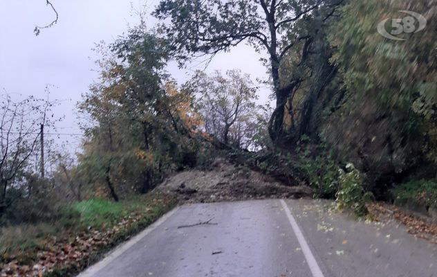 Maltempo, frana sulla strada provinciale: chiuso un tratto della Vitulanese