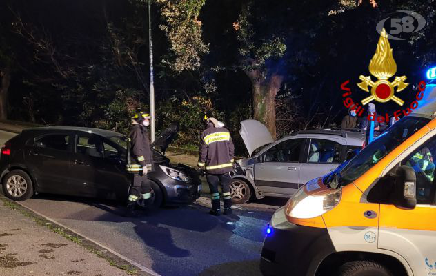 Incidente nella notte, quattro ragazzi in ospedale