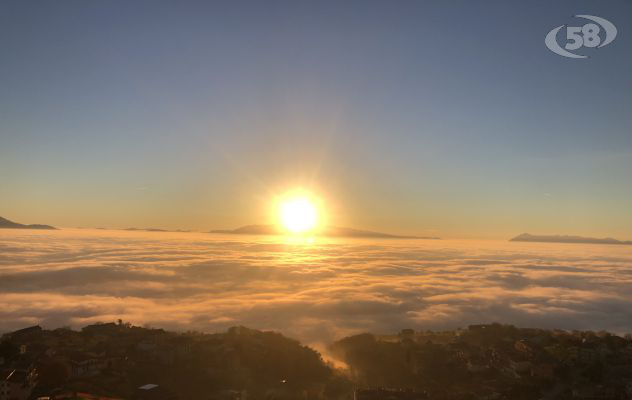 Ariano con vista su un mare di nuvole: lo spettacolo di Capodanno