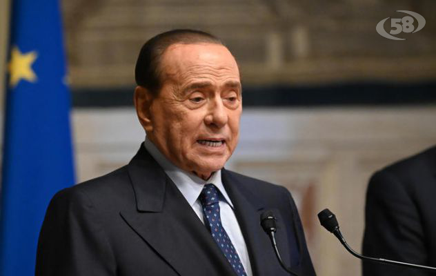 Quirinale, in piazza per il Cavaliere. L'irpino Sacco: ''Silvio mi ha chiamato. Ho sentito la sua voce, era un sogno''