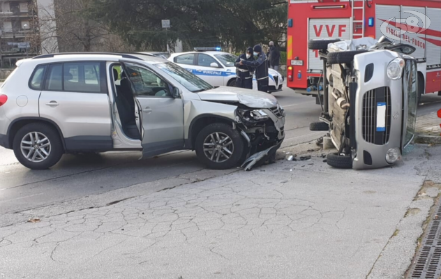 Avellino, scontro tra auto: donna in ospedale