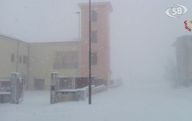 Neve sull'Irpinia, disagi alla viabilità: Vigili del Fuoco in campo