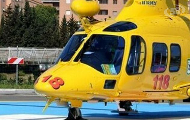 Neonato in gravi condizioni trasferito in elisoccorso al Santobono