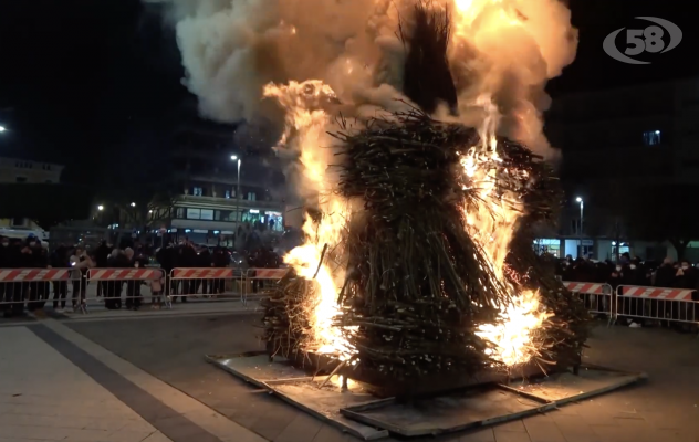 Ripartono le tradizioni, Atripalda in festa per San Sabino: torna il falò in piazza /VIDEO