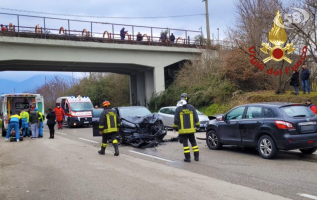Scontro frontale sulla Variante, due feriti in ospedale