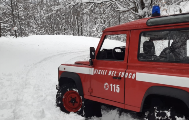 In 12 bloccati a Pietrastornina, salvati dai Vigili del Fuoco