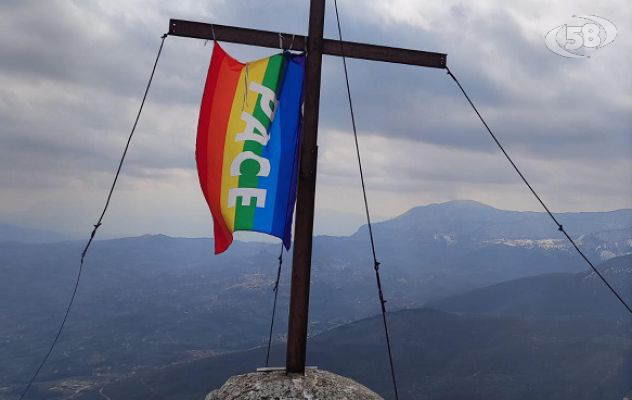 Issata la bandiera della pace sul Monte Pentime. "No alla guerra"