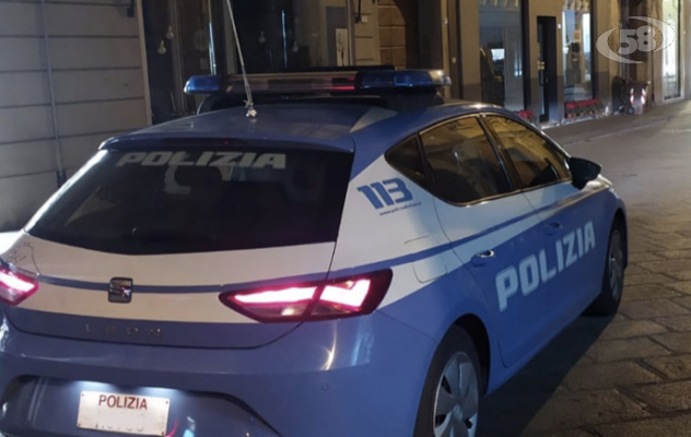 Prima la rissa, poi l'aggressione agli agenti: due nei guai