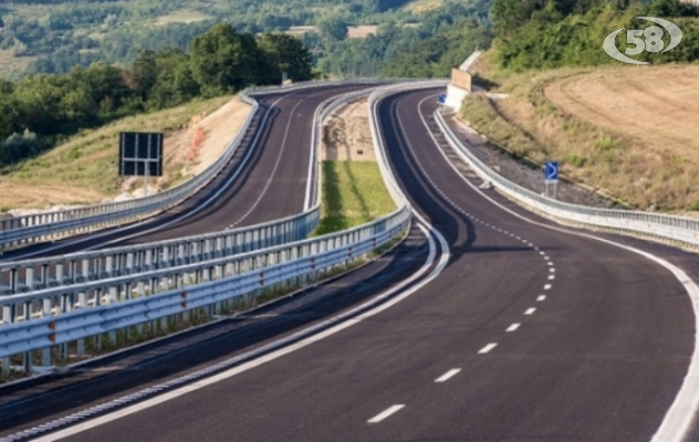 A16, incidente tra Grotta e Candela: code e rallentamenti