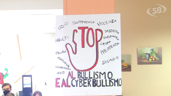 No al bullismo, premiati al De Gruttola i vincitori del progetto Badema /VIDEO