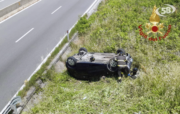 Due incidenti, a Montoro auto finisce nella scarpata: 5 feriti