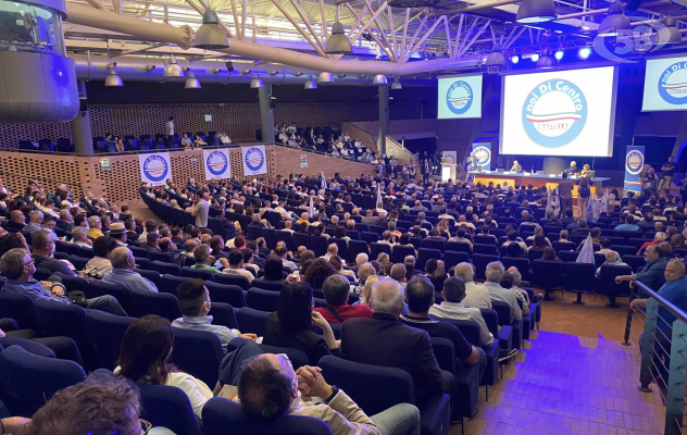 Noi di Centro, Mastella ricorda Ciriaco De Mita, “il mio maestro”: standing ovation a Napoli/VIDEO