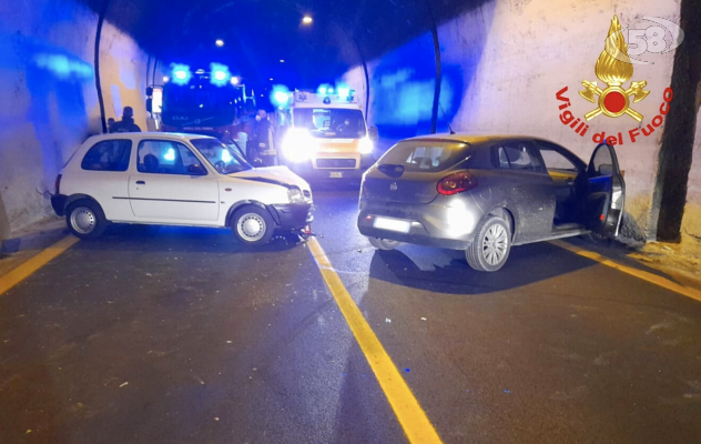 Incidente nella galleria di Solofra, traffico in tilt per ore