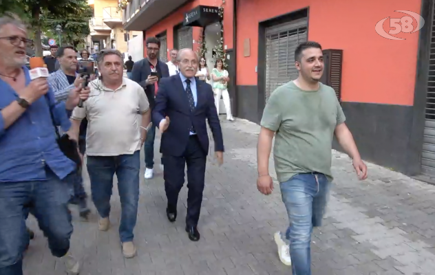 Solofra, Moretti sindaco al fotofinish: gioia incontenibile /VIDEO
