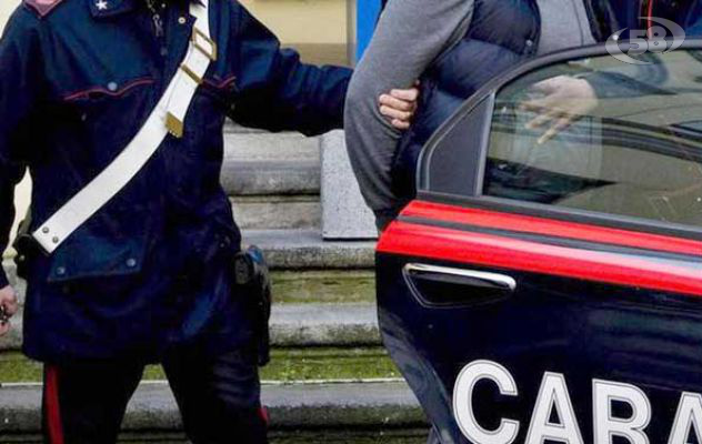 Picchia e minaccia la madre: 27enne di Castel Baronia in manette