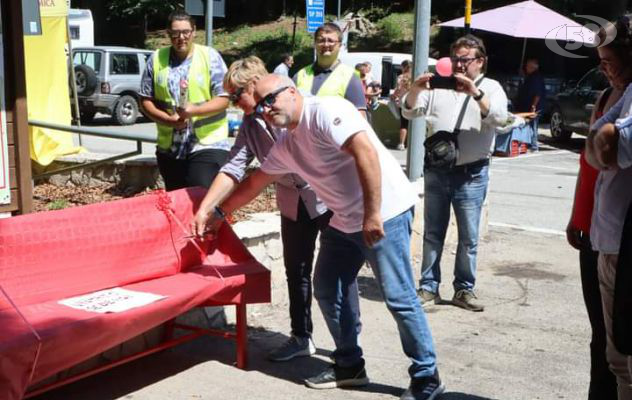 Panchina rossa contro la violenza, inaugurazione a Bocca della Selva