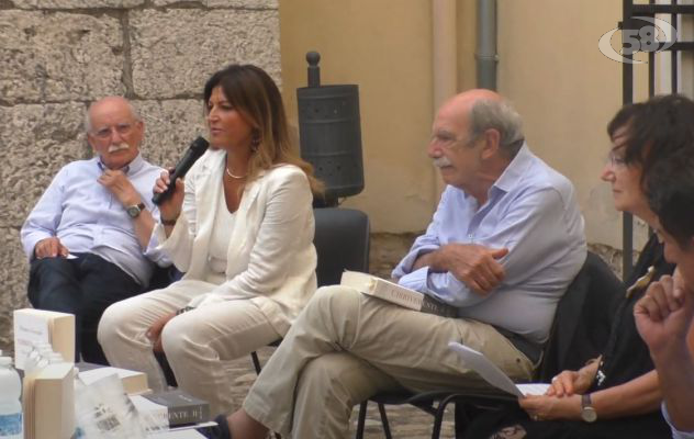 "L'Irriverente", a Mirabella presentato il libro di Genzale 