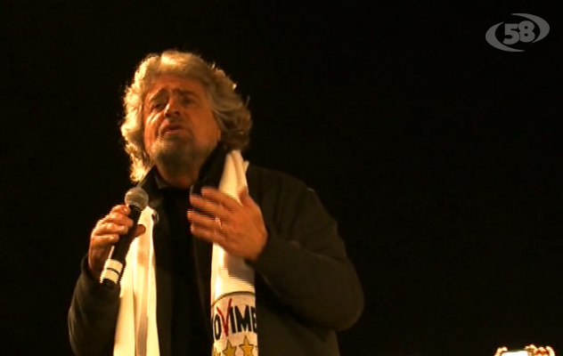 Tsunami Grillo travolge Avellino: ''De Mita? Una dinastia. Con noi la gente normale''/Video/Intervista