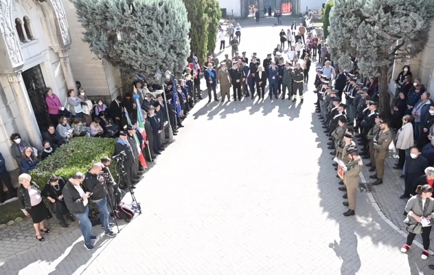 L'Irpina commemora i defunti: folla nei cimiteri /VIDEO